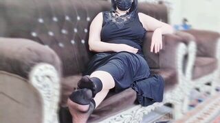 Мусульманская милфа из нейлоновых носков трахается и кончает от своего соседа порно